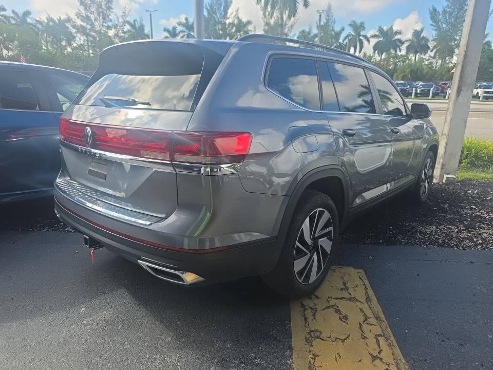 Certified 2024 Volkswagen Atlas SE w/ Panoramic Sunroof Package FWD image 4