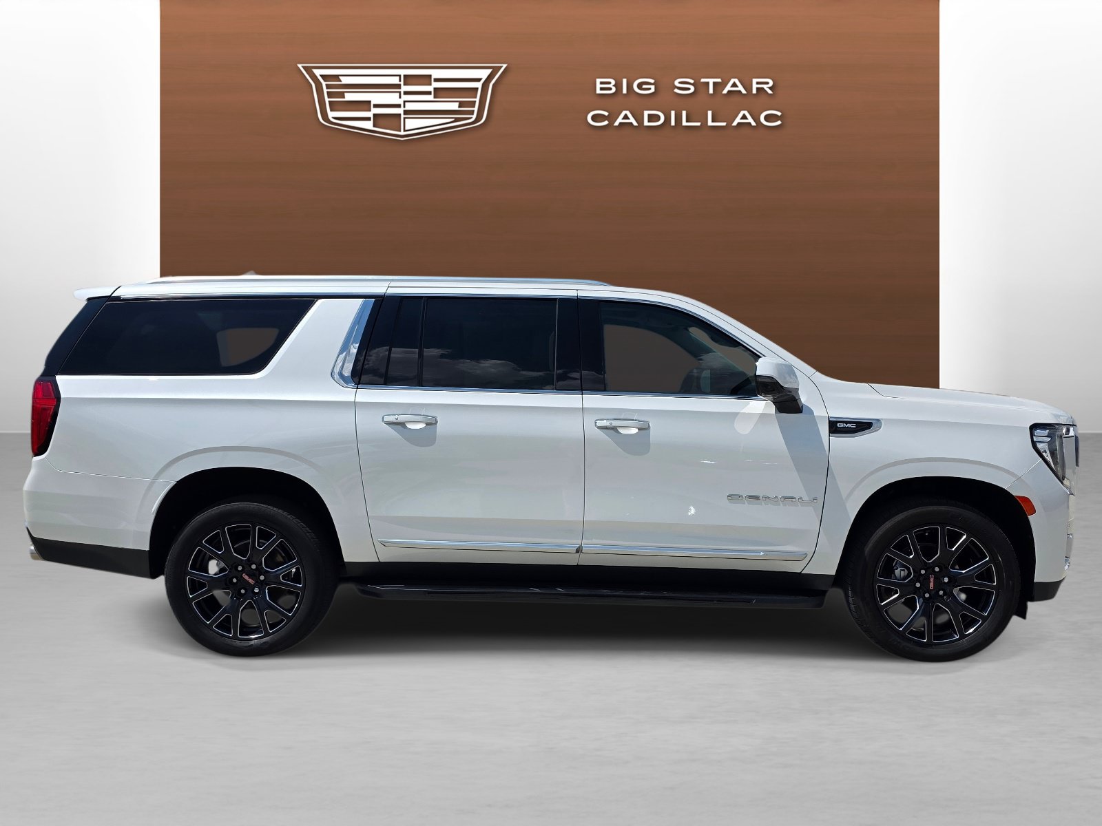 Used 2023 GMC Yukon XL Denali RWD image 6