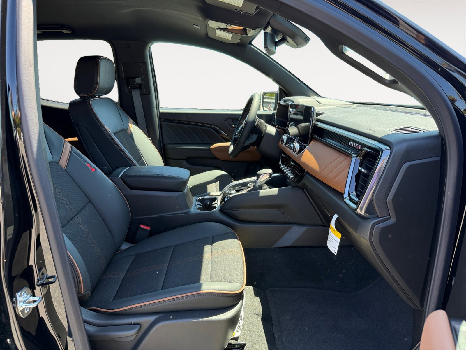 New 2025 GMC Canyon AT4 w/ Nightfall Edition image 19