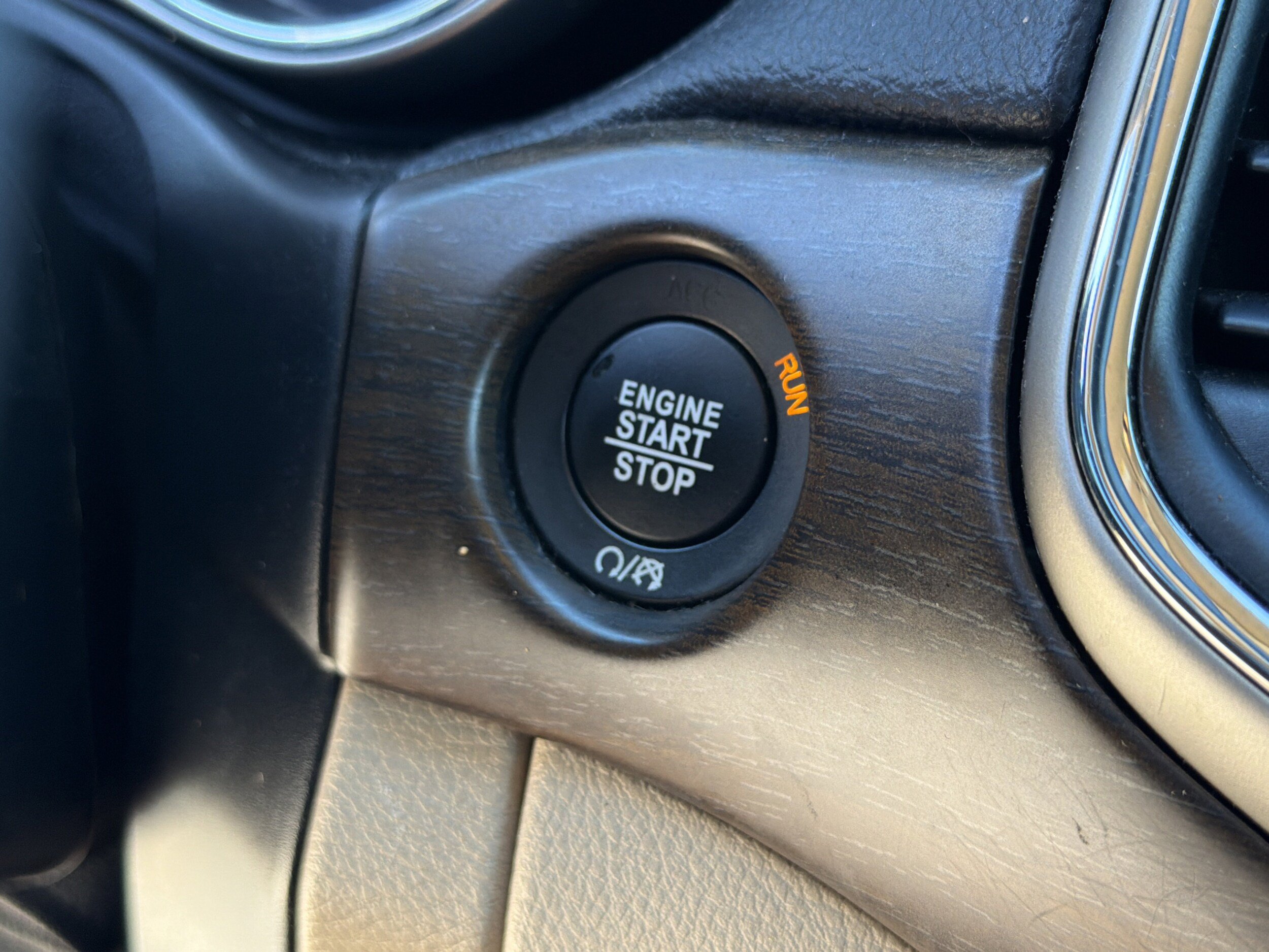 Used 2017 Jeep Grand Cherokee Laredo RWD image 17
