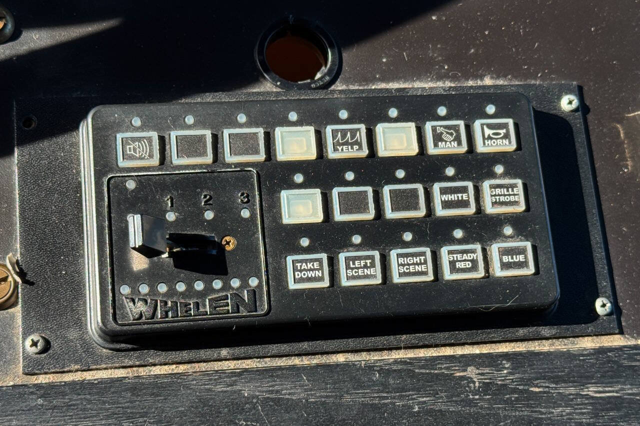 Used 2005 Ford Excursion XLT AWD/4WD image 42