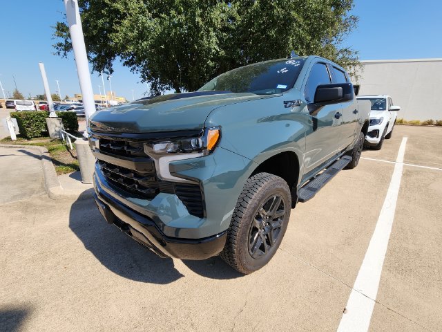 Used 2025 Chevrolet Silverado 1500 LT Trail Boss w/ Convenience Package II AWD/4WD image 3