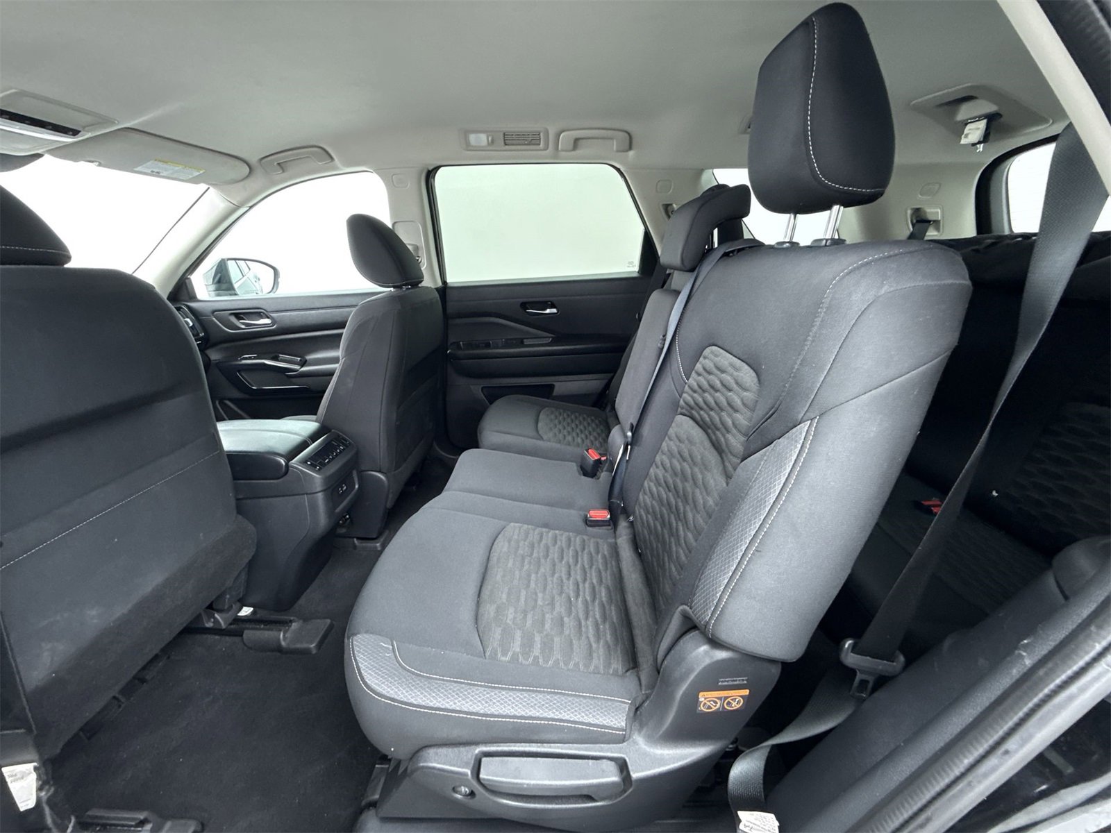 Used 2022 Nissan Pathfinder S image 38