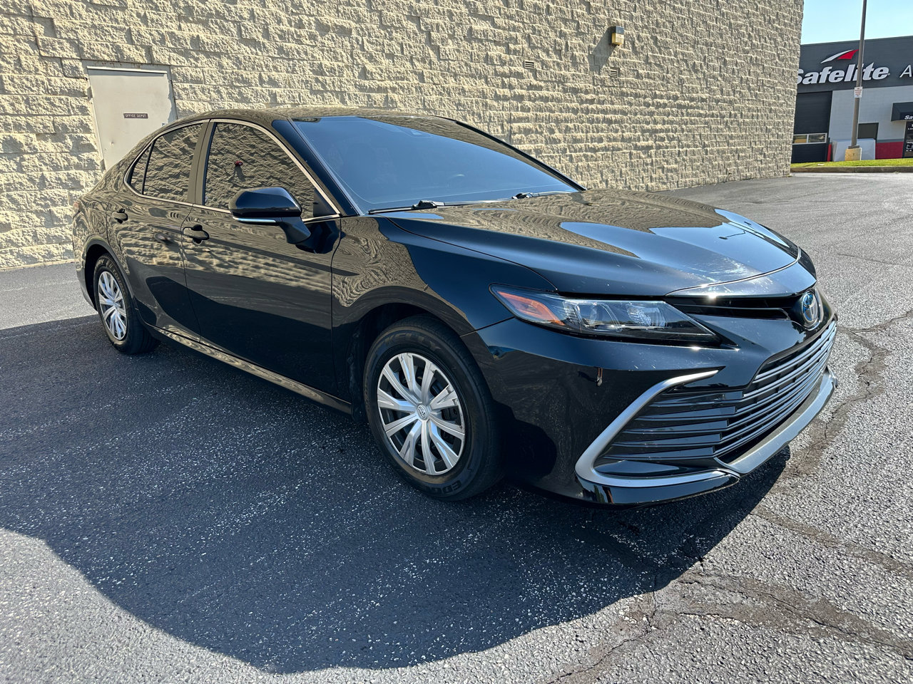 Used 2021 Toyota Camry LE image 7