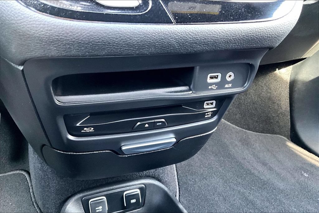 Used 2020 Chrysler Pacifica Limited w/ Advanced Safetytec Group FWD image 33