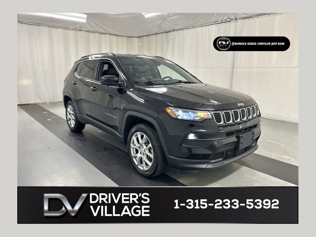 Used 2023 Jeep Compass Latitude AWD/4WD image 1