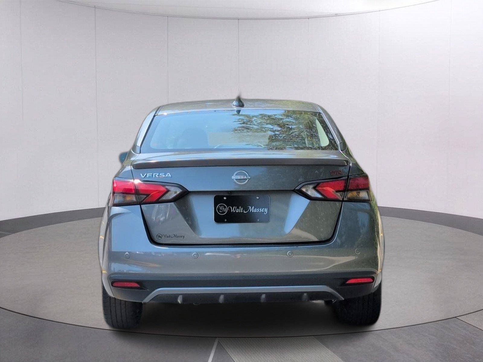 Used 2024 Nissan Versa SR FWD image 4