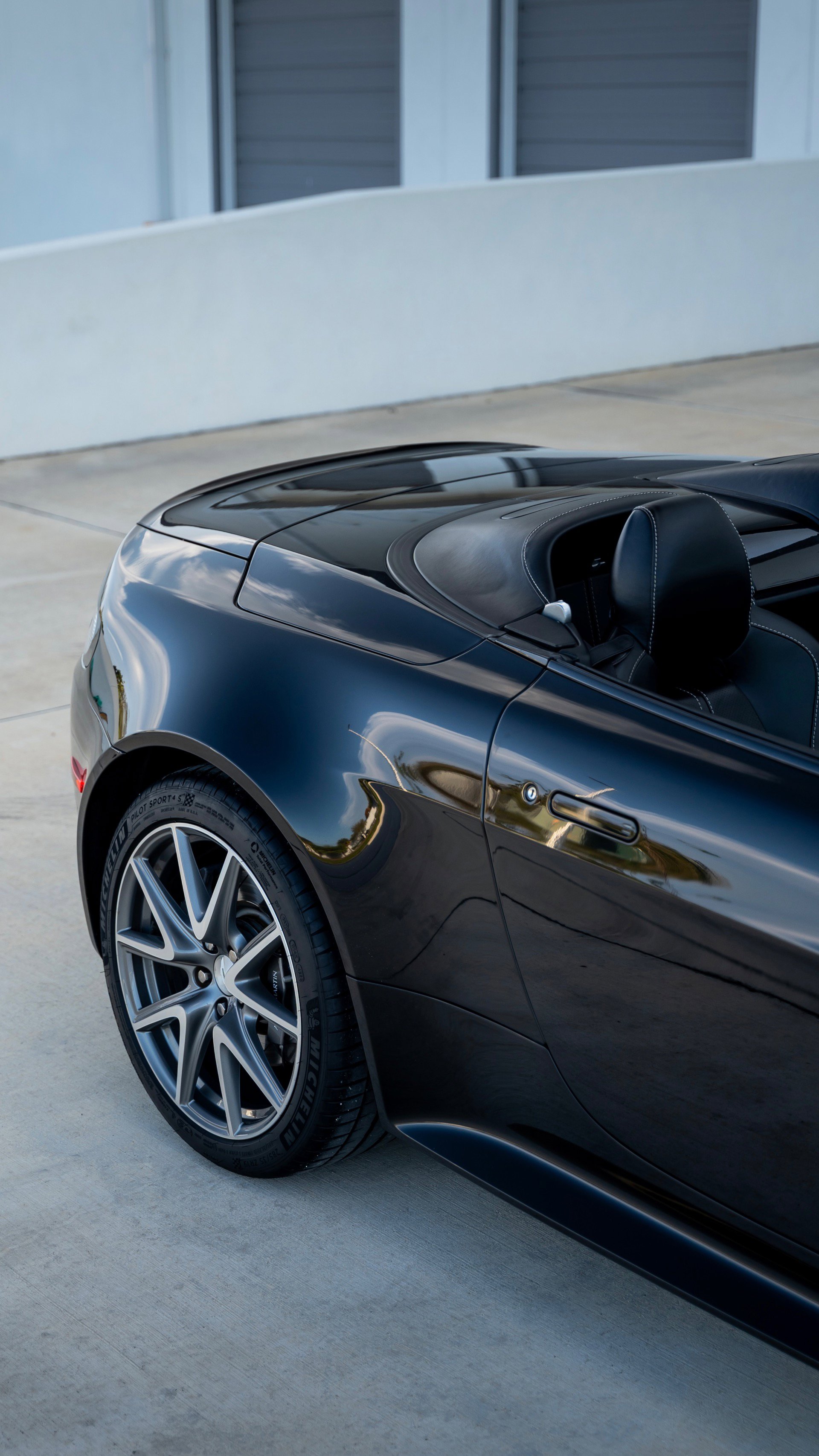 Used 2015 Aston Martin V8 Vantage GT image 32