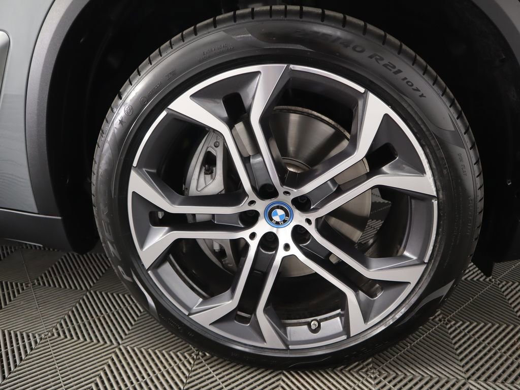 Used 2025 BMW X5 xDrive50e w/ Parking Assistance Package AWD/4WD image 34