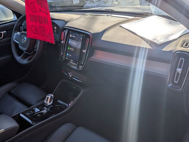Certified 2023 Volvo XC40 B5 Plus image 28
