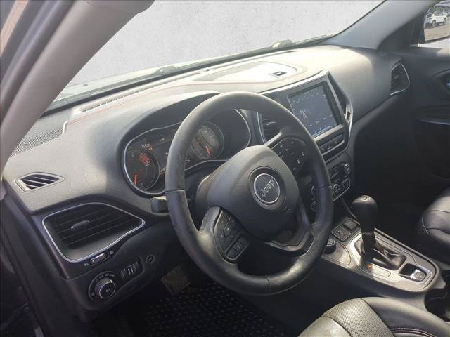 Used 2019 Jeep Cherokee Trailhawk AWD/4WD image 9