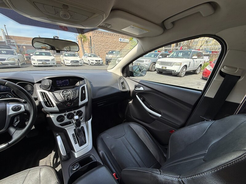 Used 2013 Ford Focus SE FWD image 16