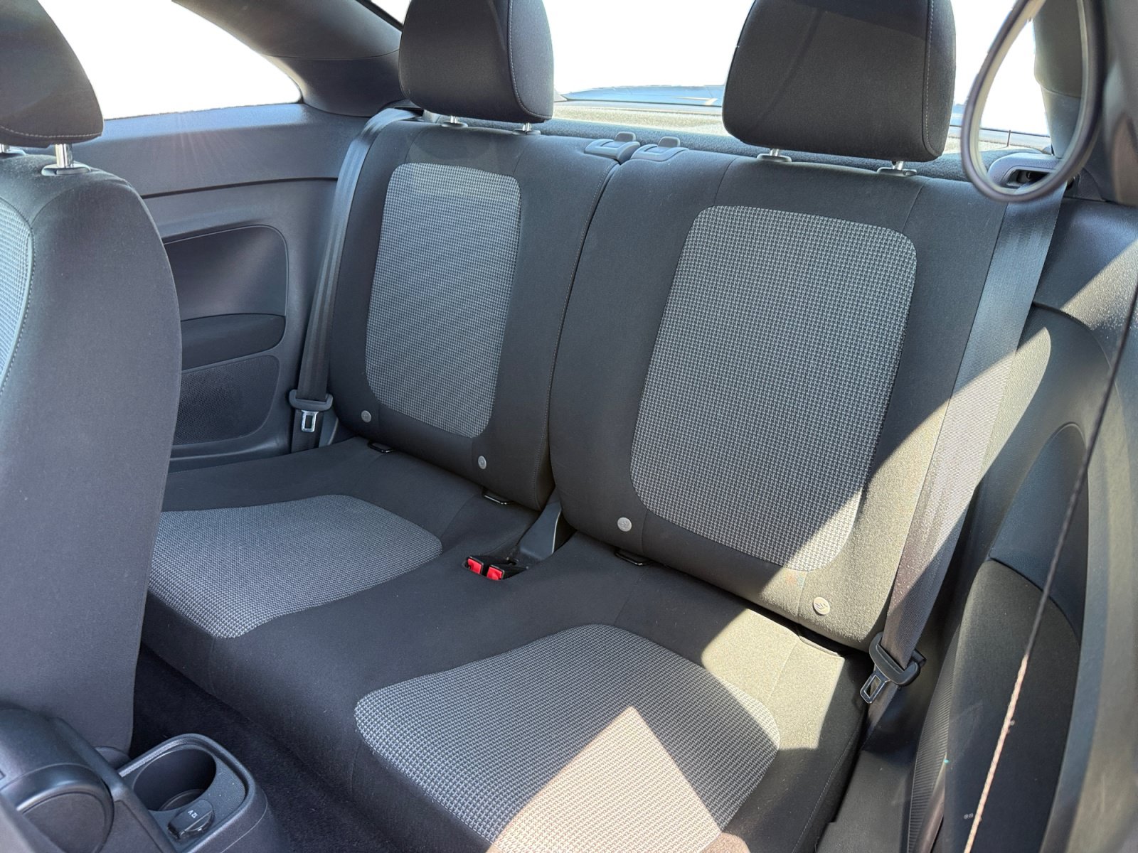 Used 2018 Volkswagen Beetle 2.0T Coast FWD image 16