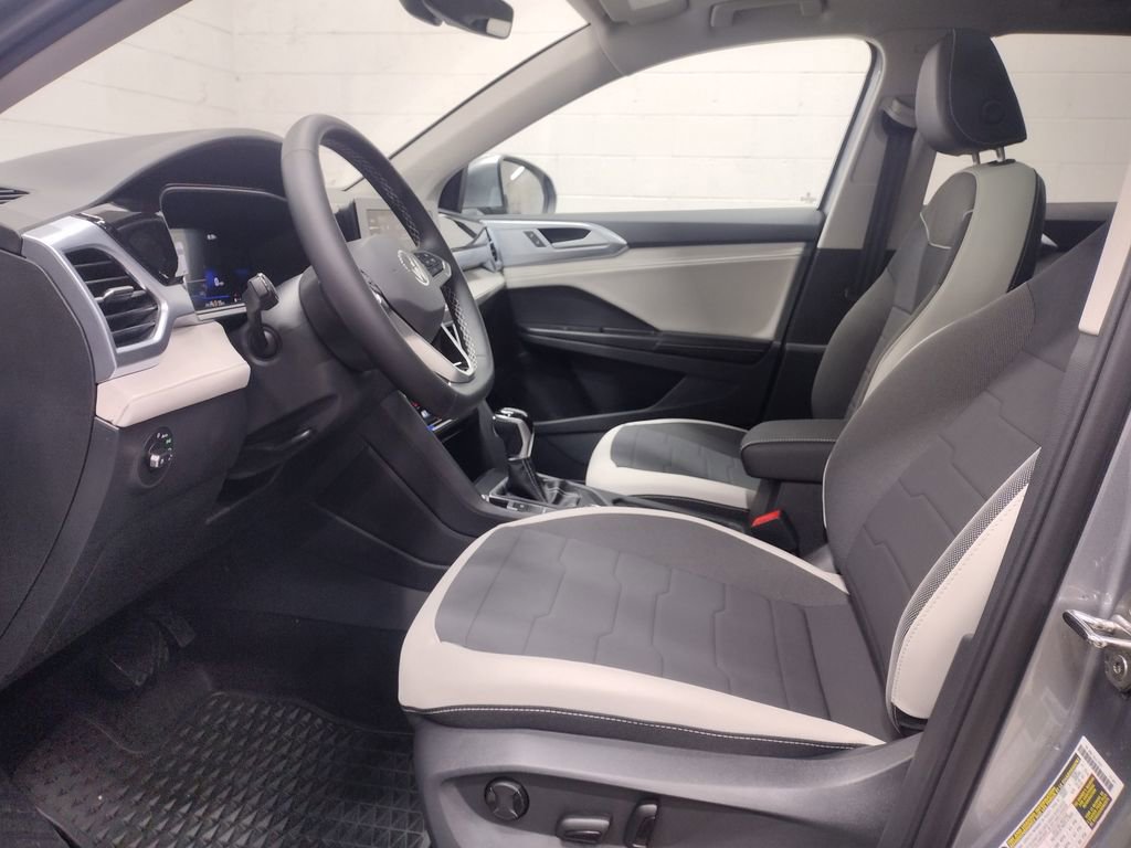 New 2025 Volkswagen Taos SE image 21