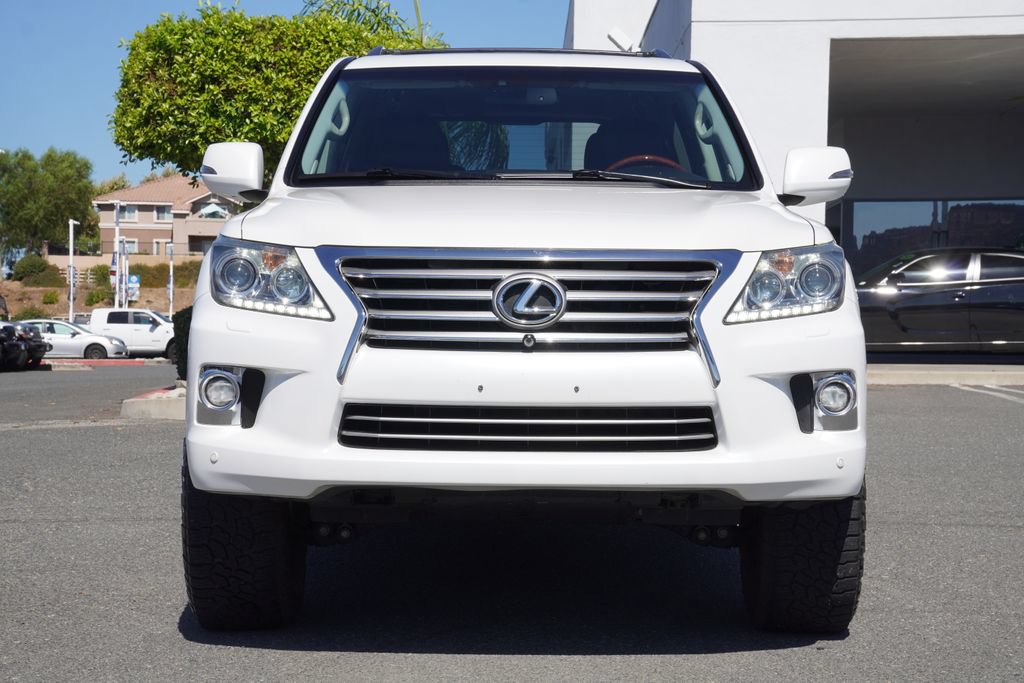 Used 2014 Lexus LX 570 4WD w/ Luxury Package image 9
