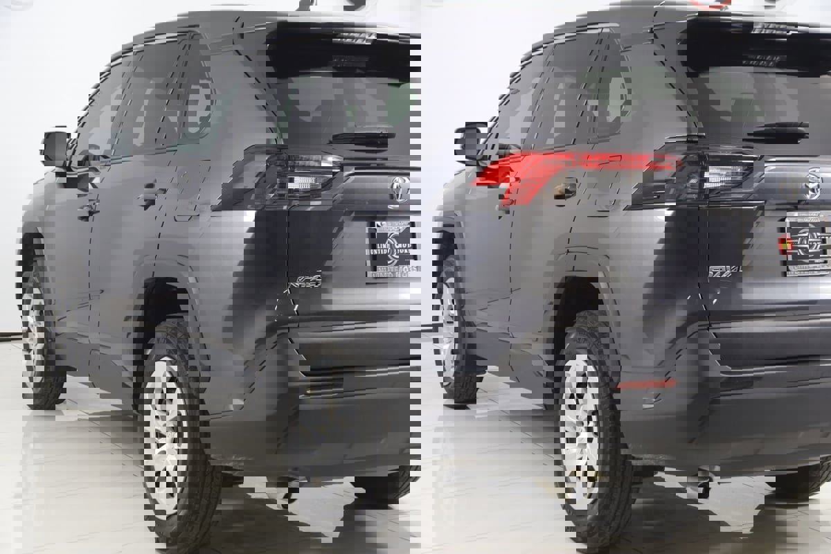 Used 2024 Toyota RAV4 LE FWD image 20