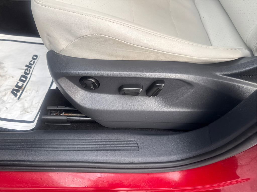 Used 2019 Volkswagen Tiguan SE w/ Panoramic Sunroof Package image 16