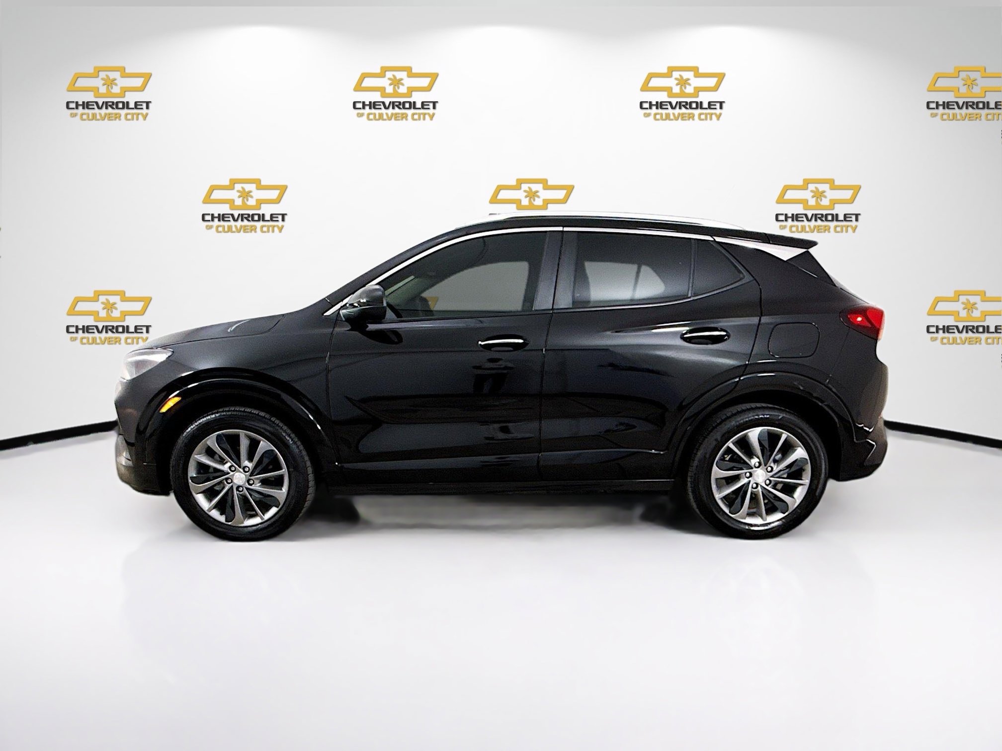 Used 2023 Buick Encore GX Select w/ Sport Touring Package image 4