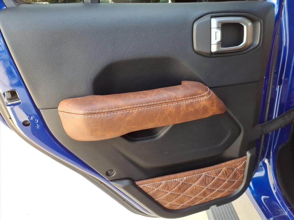 Used 2019 Jeep Wrangler Unlimited Sahara image 15