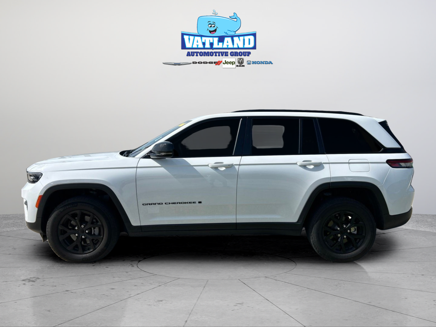 Certified 2024 Jeep Grand Cherokee Altitude RWD image 2