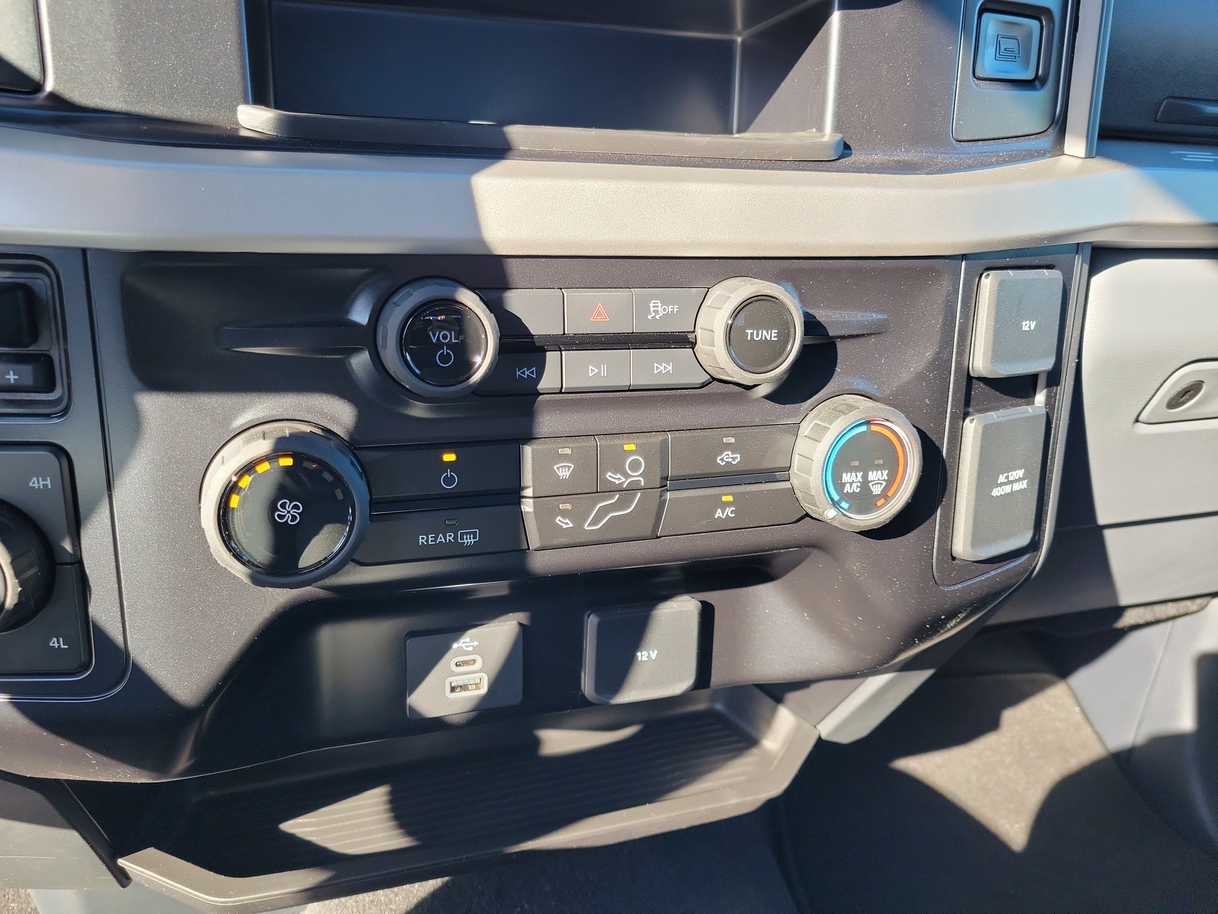 New 2025 Ford F350 XLT w/ FX4 Off-Road Package image 19