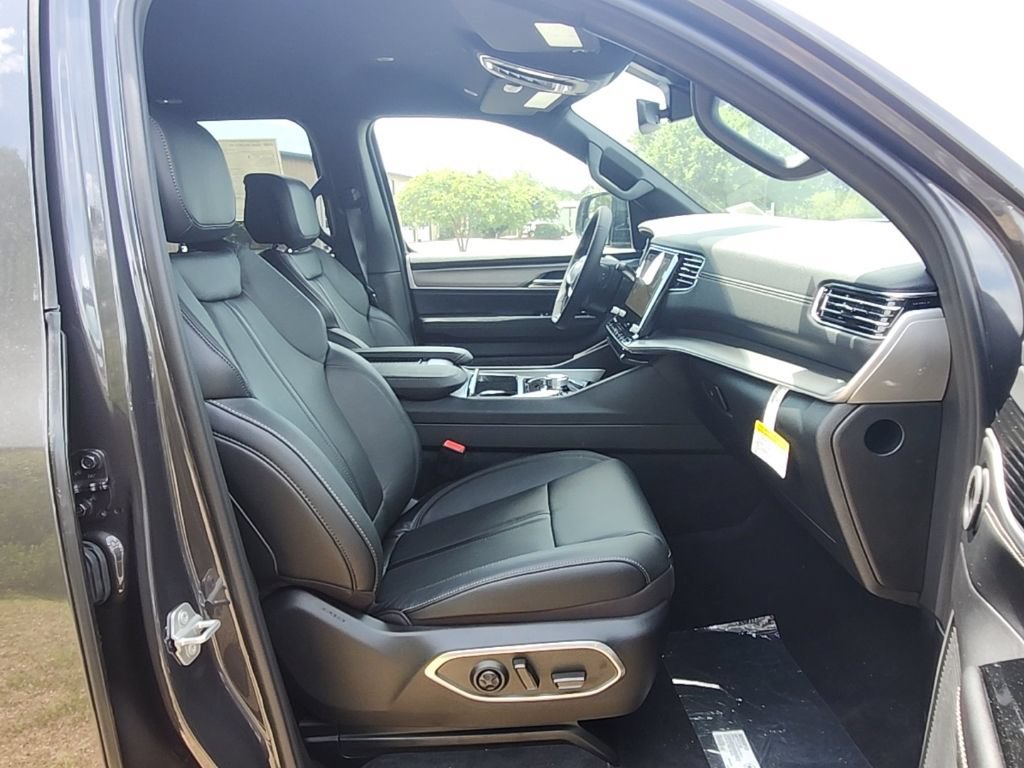 New 2026 Jeep Grand Wagoneer 4WD image 36