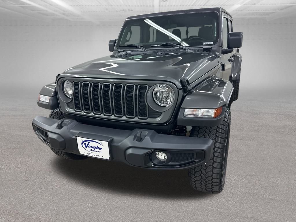 Used 2025 Jeep Gladiator Sport image 6