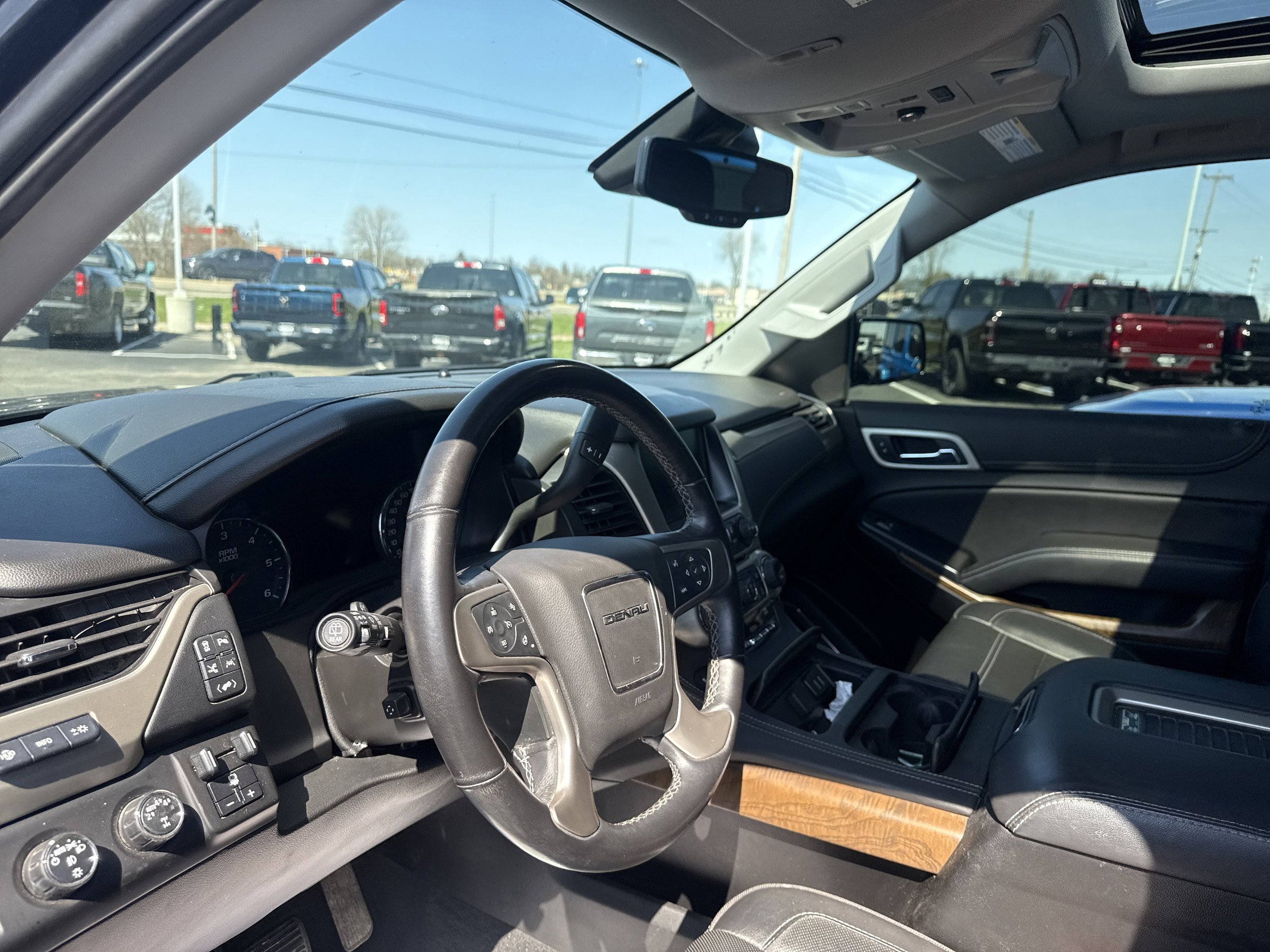 Used 2020 GMC Yukon Denali w/ Denali Ultimate Package AWD/4WD image 9