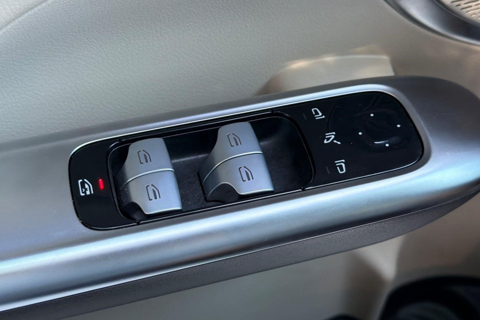 Used 2024 Mercedes-Benz C 300 Sedan image 13