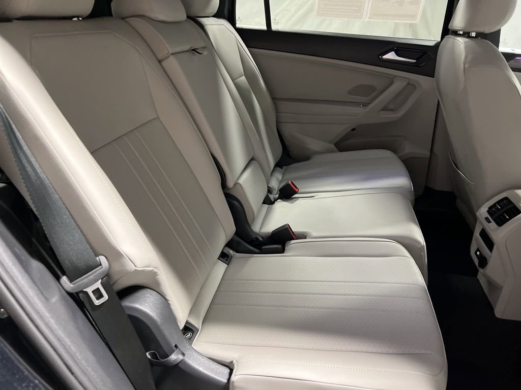 Used 2024 Volkswagen Tiguan SE R-Line image 11