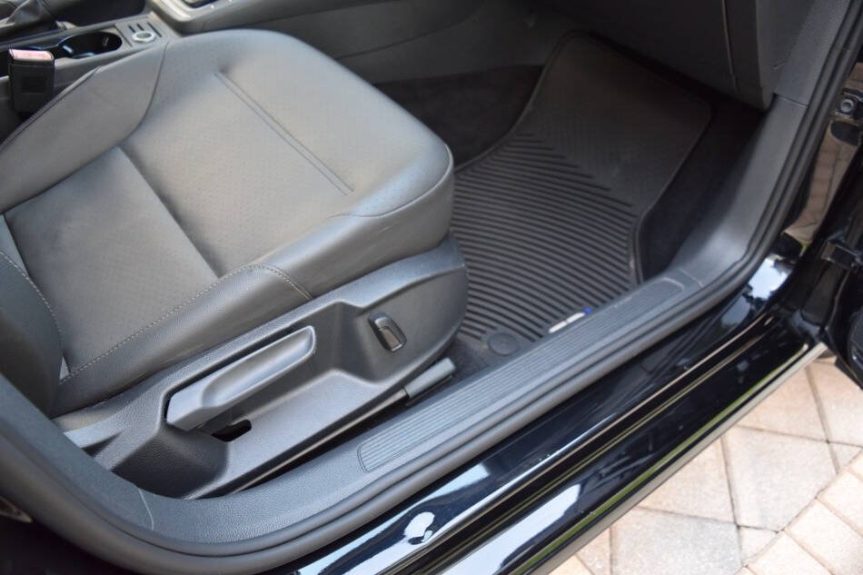 Used 2015 Volkswagen Golf TDI S FWD image 54
