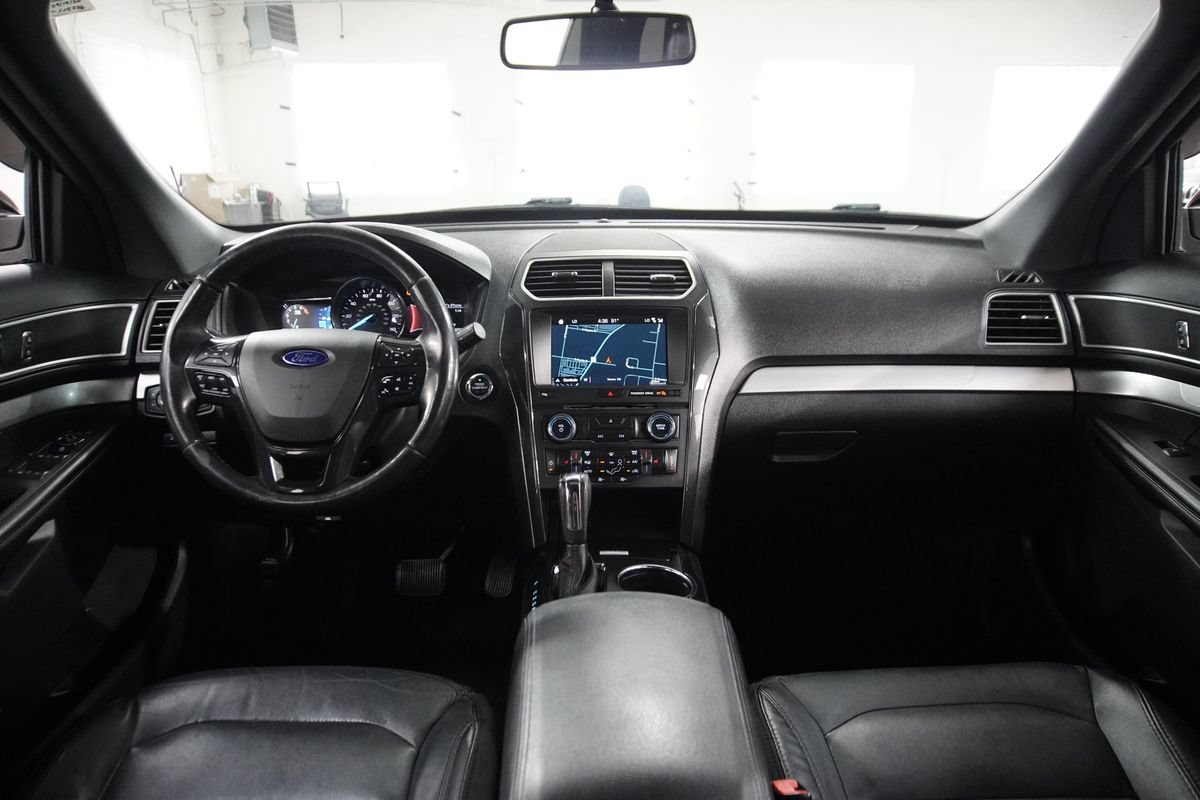 Used 2017 Ford Explorer XLT w/ Equipment Group 202A FWD image 10