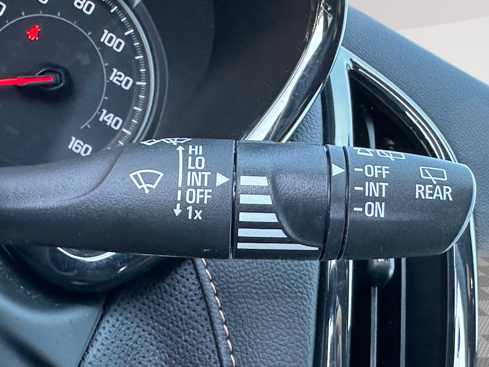 Used 2023 Chevrolet Equinox Premier FWD image 16