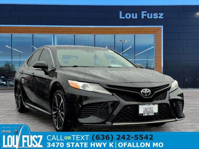 Used 2018 Toyota Camry XSE FWD image 1