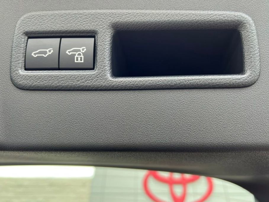 New 2026 Toyota C-HR AWD/4WD image 38