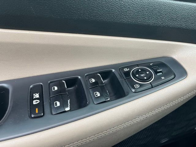 Used 2019 Hyundai Santa Fe SEL FWD image 11