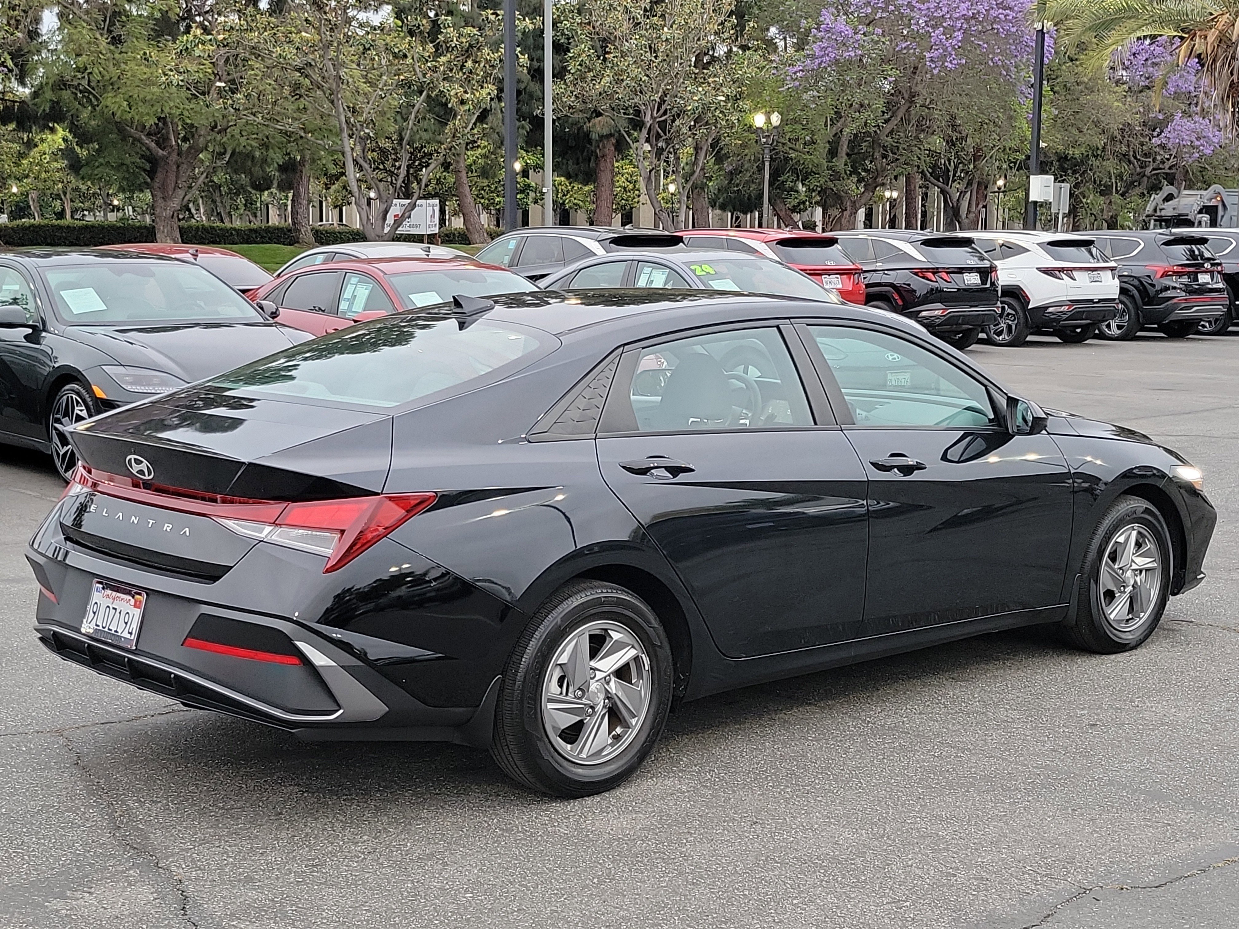 Certified 2024 Hyundai Elantra SE FWD image 5