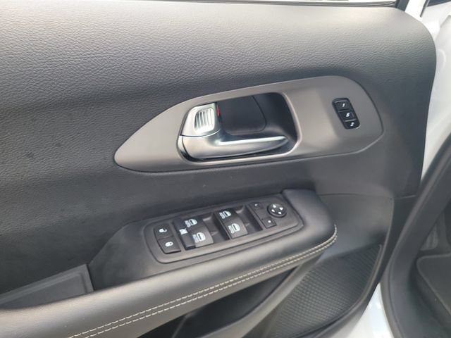 Used 2025 Chrysler Pacifica Select FWD image 18