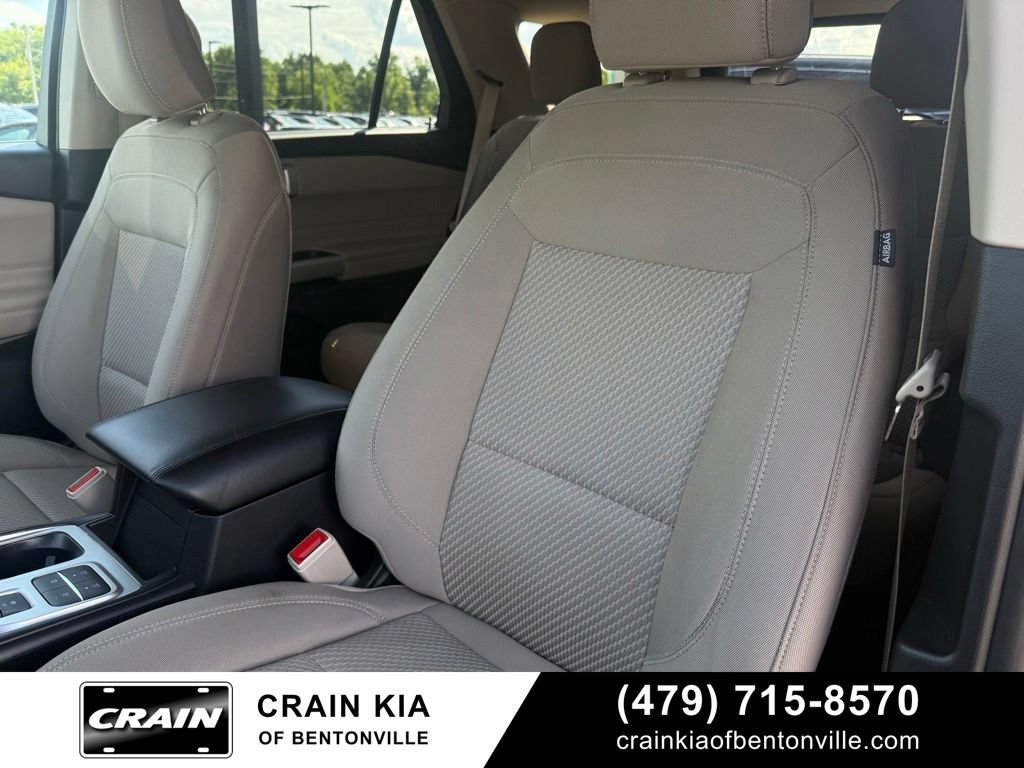 Used 2023 Ford Explorer XLT RWD image 23