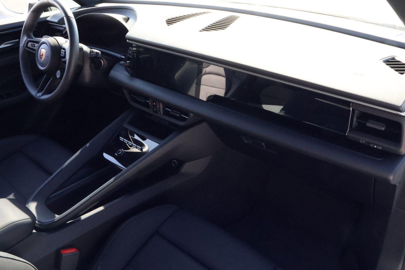 Certified 2024 Porsche Macan 4 Electric image 25