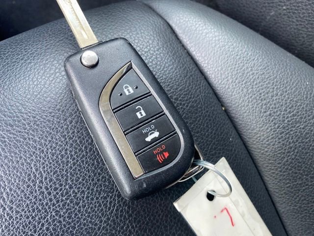Used 2021 Toyota Camry SE image 21
