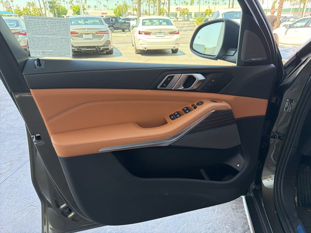 New 2026 BMW X5 xDrive50e w/ Premium Package AWD/4WD image 9