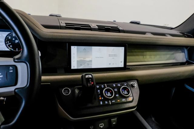 Used 2021 Land Rover Defender 110 SE AWD/4WD image 38
