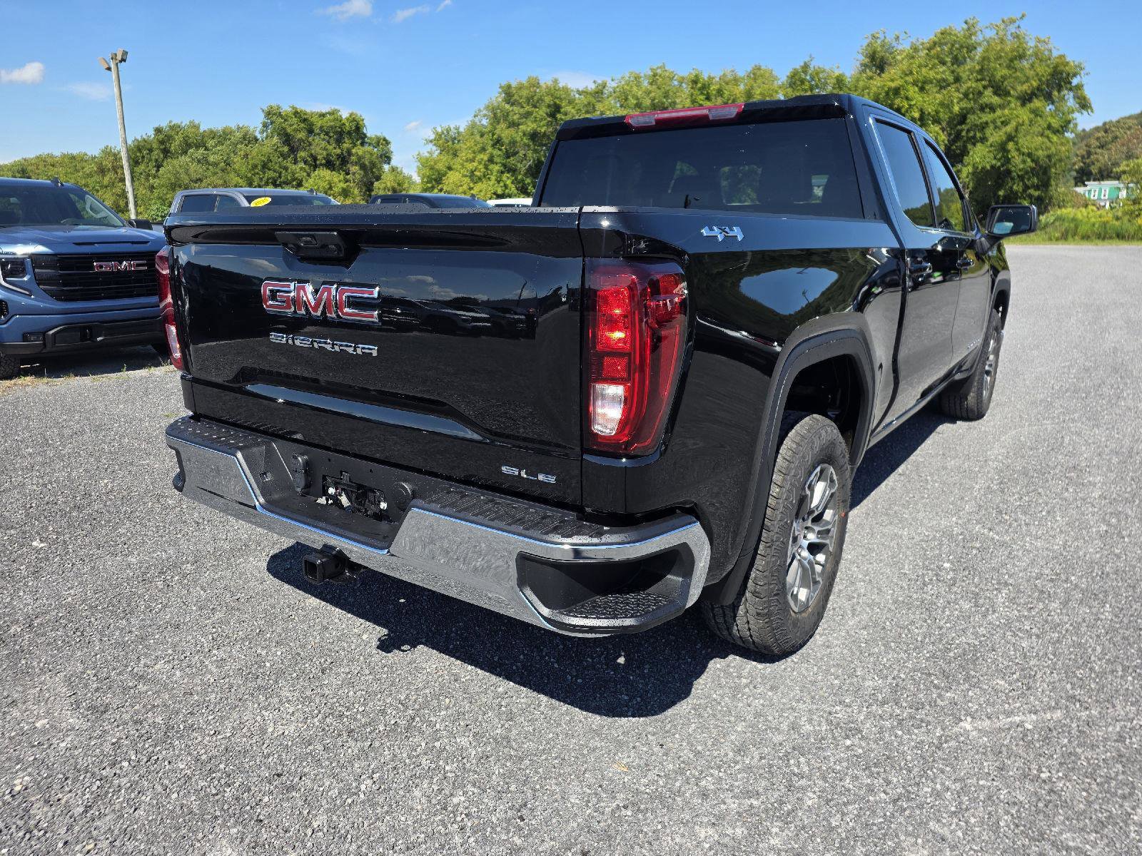 New 2026 GMC Sierra 1500 SLE image 5