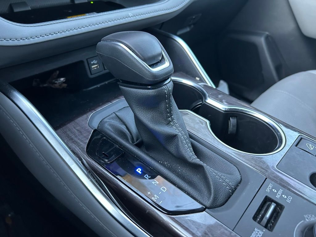 Certified 2025 Toyota Highlander Limited image 28