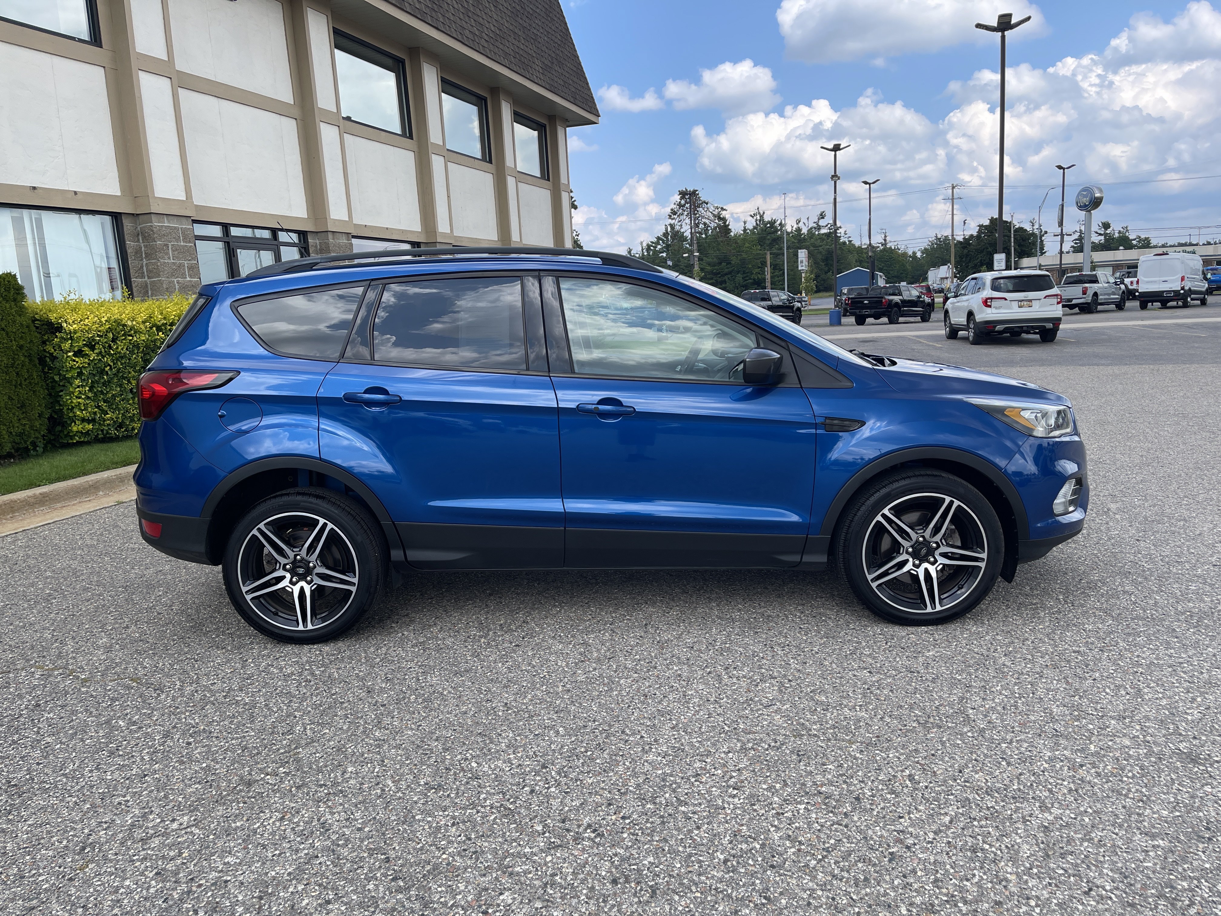 Used 2019 Ford Escape SEL AWD/4WD image 2
