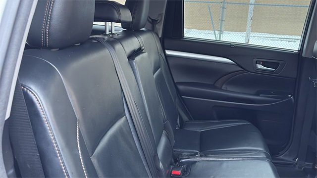 Used 2016 Toyota Highlander XLE image 31
