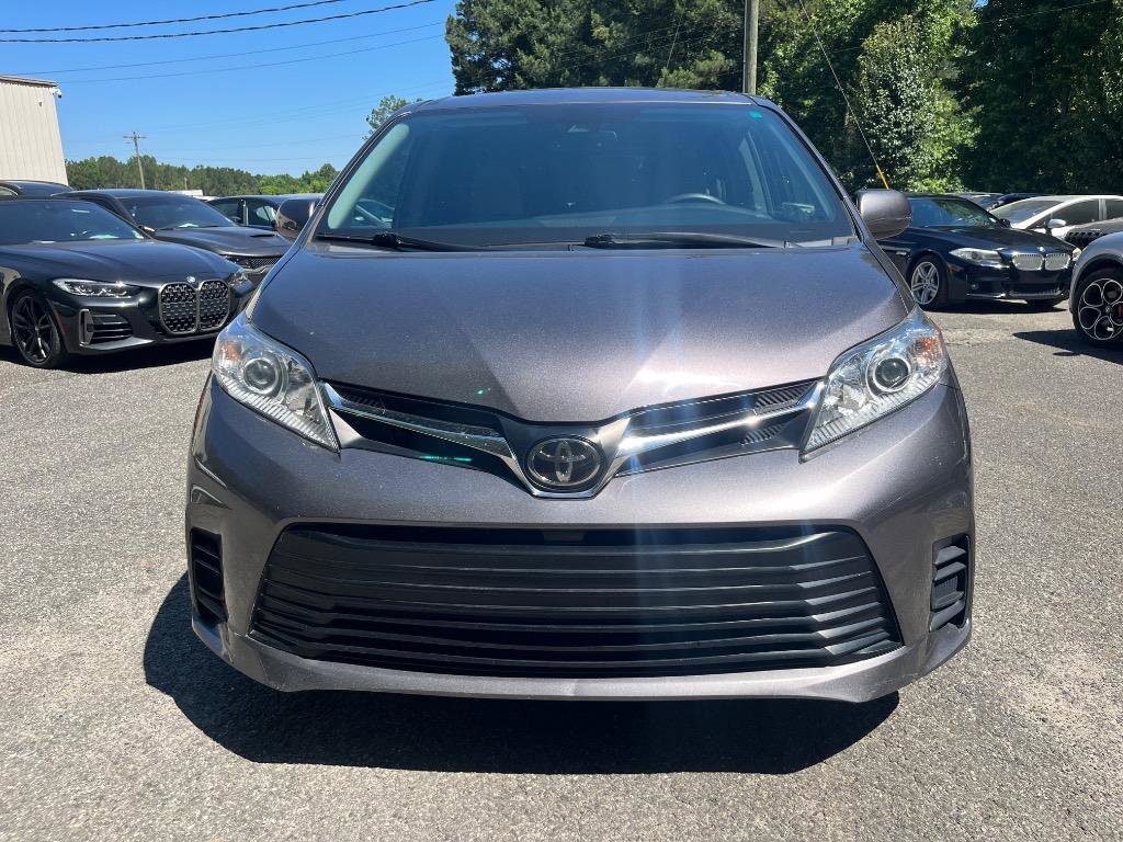 Used 2019 Toyota Sienna LE FWD image 3