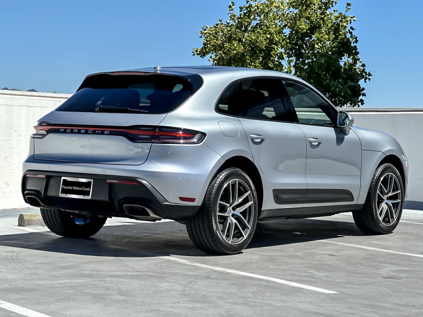 Certified 2026 Porsche Macan AWD/4WD image 9