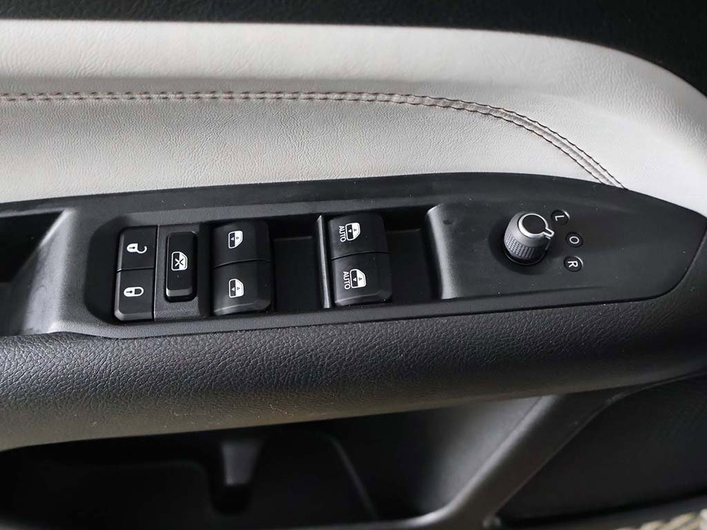 Used 2023 Jeep Compass Limited image 36